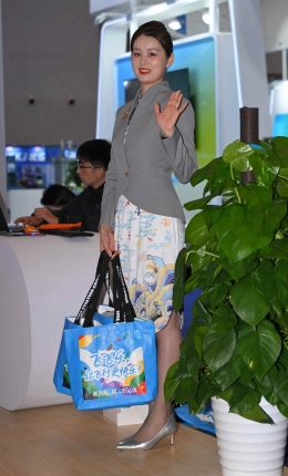 2306-2972=73√海航空姐-在发袋子呢