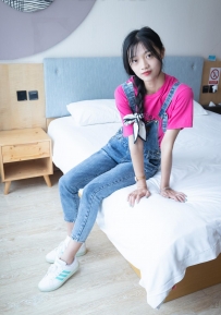 [袜啵啵] 024期：涵涵-板鞋.白棉袜.裸足 [134P/1V/3.93GB]