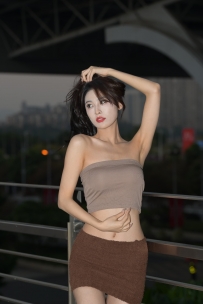 抹胸背心，短裙性感小姐姐  83P