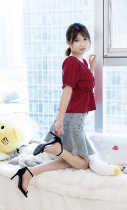 【物恋传媒】2823期：卷卷-三双高跟凉鞋、薄肉丝（脚尖透明款）、裸足