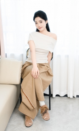 【甜予摄影】250期：啾啾-运动鞋、白棉袜、薄肉丝（脚尖加固款）