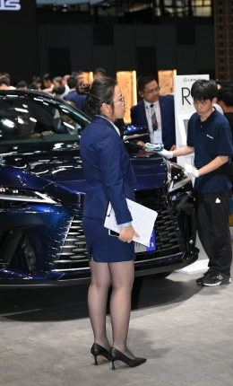 2306-1318=51√先生，看车吗？