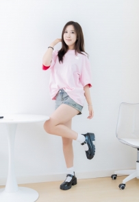 【物恋】2081期：露露-皮鞋、白棉袜、裸足（银色美甲）