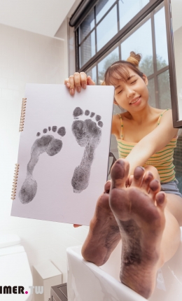 【Limerence】素人 Mika 萌妹25cm大腳足拓初體驗 122P + 16min 4K影片