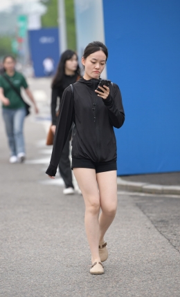 2306-1565=61√热裤素人