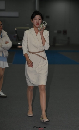 2306-3036=57√累了，踩鞋跟走路肉丝小姐姐