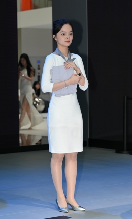 2306-1221=71√眉清目秀的丝袜销售员