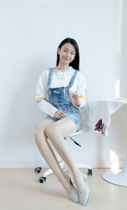 【物恋】2173期：岚岚-平底鞋、油亮厚肉丝、丝袜泡脚，摆盘刀叉涂抹酸奶剧情