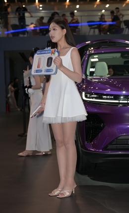 2306-2453=93√肉丝凉拖美腿主播