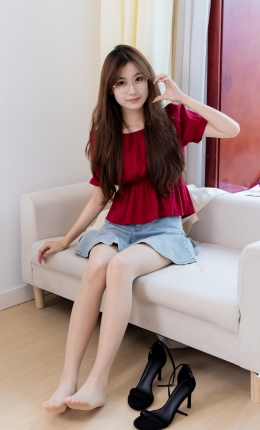 【物恋传媒】2522期：贝壳-三双高跟鞋、薄肉丝（脚尖透明款）、裸足