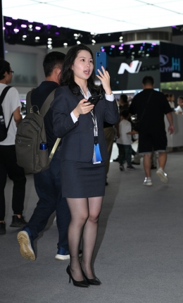 2306-1276=64√职业装黑丝女同事