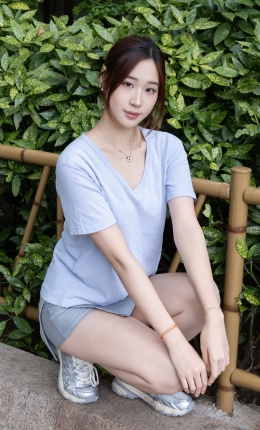 【甜予摄影】259期：小俏-运动鞋、淡黄色棉袜、裸足