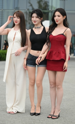 2306-2542=102√美腿美足仙女们
