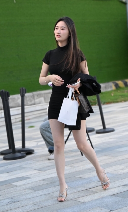 2306-1178=174√洗澡水都是干净的美足美女