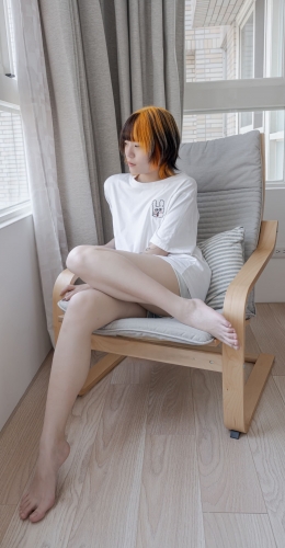 【Limerence】月亮 【極特寫】觀察日記 下半身失蹤棉T 滑板鞋 236P+23min 4K