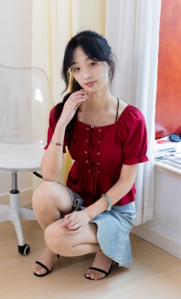 【物恋传媒】2530期：南南-三双高跟鞋、薄肉丝（脚尖透明款）、裸足