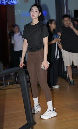 2306-2267=50√紧身美女教练