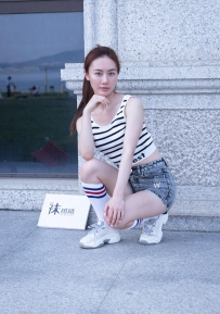 [袜啵啵] 006期：小米-运动鞋.白色小腿袜.裸足 [130P/1V/3.51G]