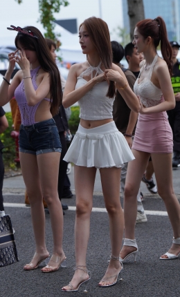 2306-2766=85√百褶裙美腿