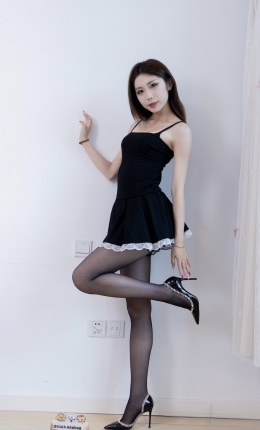 【物恋传媒】2876期：泡泡-高跟鞋、薄黑丝（脚尖加固款）、ol制服、裸足