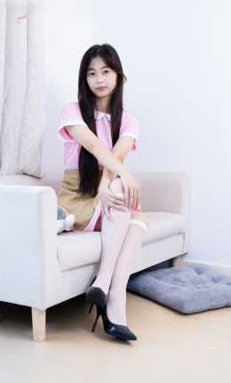 【物恋传媒】2838期：水晶-高跟鞋、薄白丝小腿袜（脚尖加固款）、裸足、好利来工服