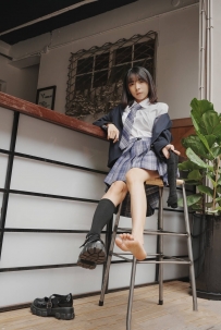 【limerence】子子JK小腿袜到裸足的偷窥视角180P+13min4K影片+足拓电子档