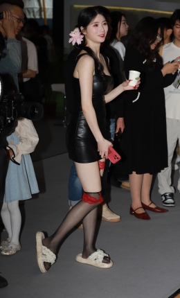 2306-1650=63√会展偶遇小狐狸