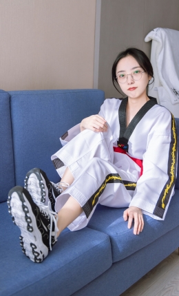 【袜啵啵】积分限定作品044期：稚予-跆拳道服、运动鞋、白棉袜、裸足