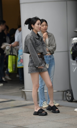 2306-1553=46√骨感小姐姐