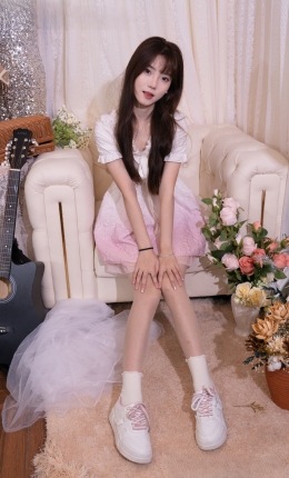 【甜予摄影】177期：璇璇-板鞋、白棉袜、薄肉丝（脚尖加固）