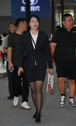 2306-1275=55√职工装黑丝