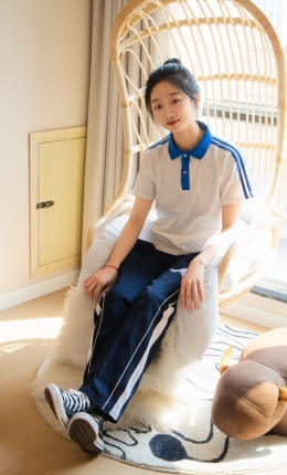 【足愉心摄影】第31期：模特奶芙（搭配：校服、帆布鞋、白色棉袜、裸足）