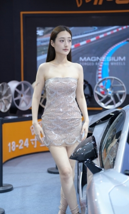 2306-2097=81√甜美高挑嫩模