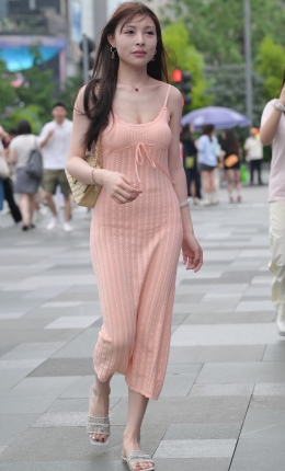 2306-2521=120√粉裙美女