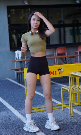 黑色运动短裤女孩【766P+V】