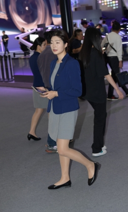 2306-1492=28√凯迪拉克职员