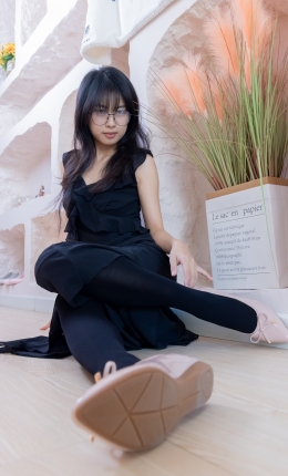 【袜啵啵】511期：奶油-平底鞋、厚黑丝、做瑜伽动作时老头乐挠脚剧情