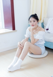 【物恋】2008期：晴晴-运动鞋、白棉袜、裸足（棕色美甲）