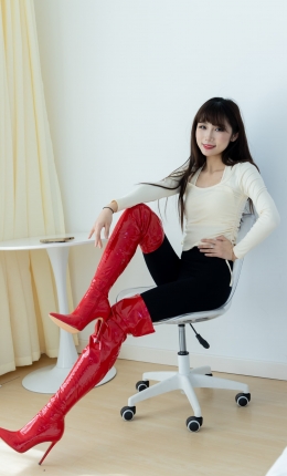 【物恋摄影】2326期：泡泡-高跟长靴、白棉袜、裸足