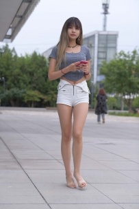 白色热裤长腿女孩【套图+视频】