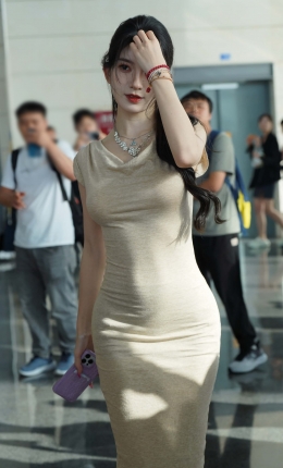2306-2483=232√25成都车展，网红bb酱