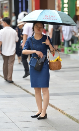 2306-2643=53√金店职员