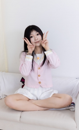 物恋传媒2382期：嘟嘟-平底凉鞋、白船袜、裸足（红色美甲）、jk制服