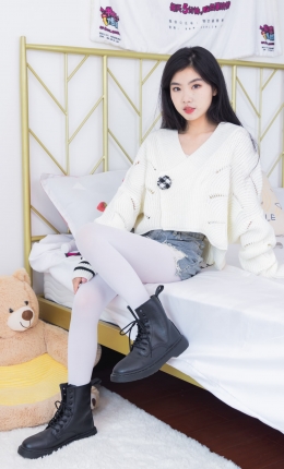 【物恋传媒】2396期：米米-马丁靴、厚白丝