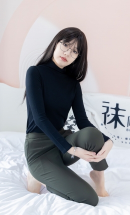 【袜啵啵】519期：小甜豆-高跟鞋、薄黑丝（脚尖加固款）、裸足、ol制服、裤里丝