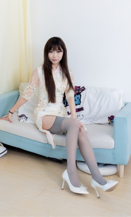 【物恋摄影】2223期：泡泡-高跟鞋、吊带灰丝大腿袜（脚尖透明款）、丝袜脚玩按摩球剧