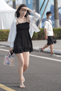 2210-599=黑裙小姐姐-64P/0.75GB