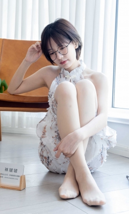 【袜啵啵】714期：小甜豆-两双高跟鞋、薄肉丝（脚尖加固款）、厚灰丝、旗袍