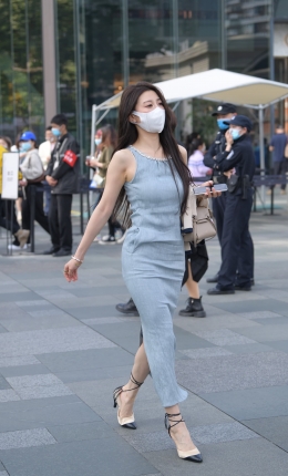 2306-499=80√长裙御姐