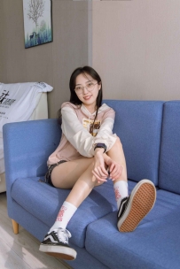 [袜啵啵] 143期：稚予-匡威板鞋 vans帆布鞋 两双白棉袜 [166P/1V/6.24GB]